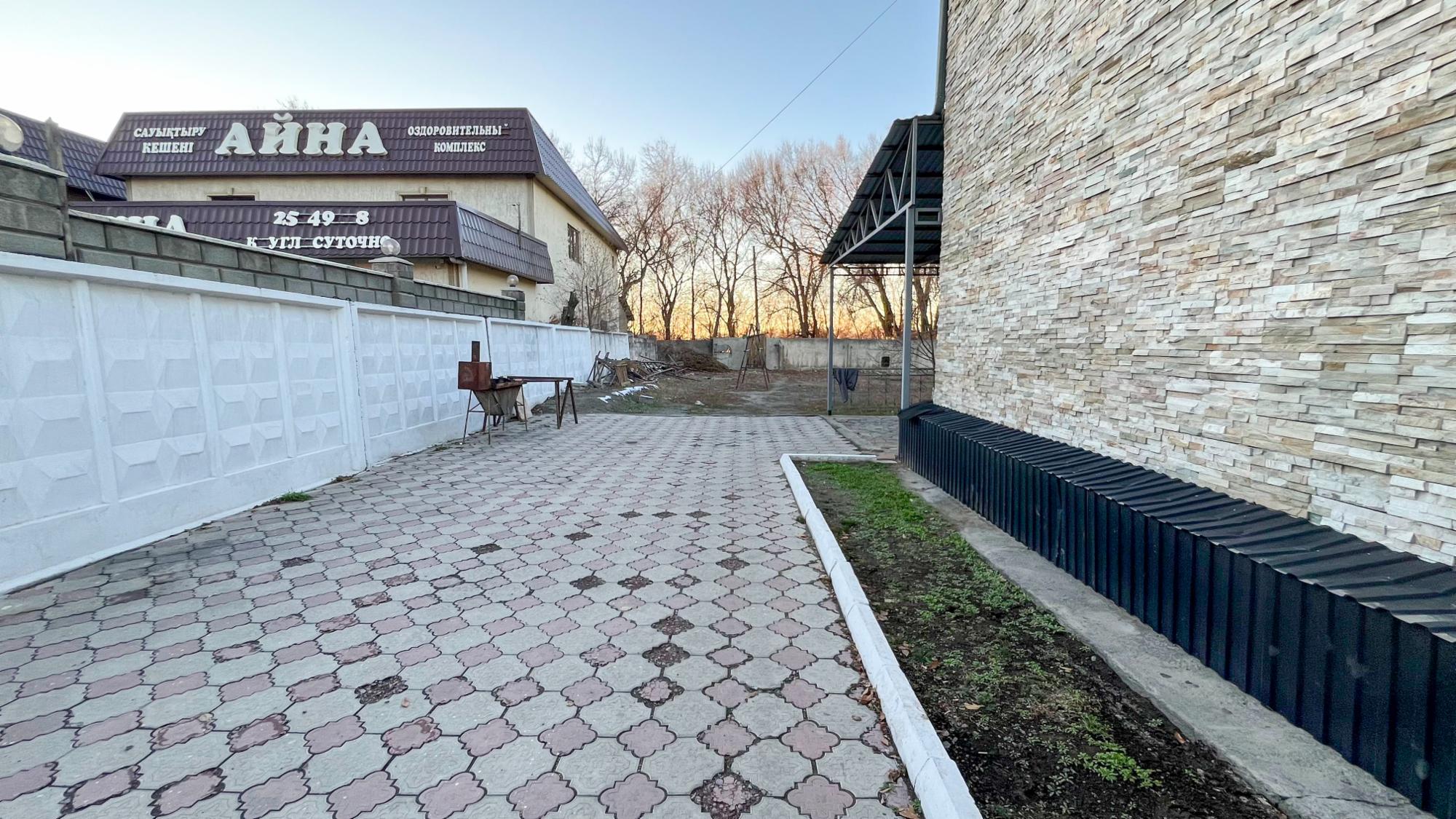 4-комнантный квартира, 340.0 м²,Желтоксан за 66 500 000