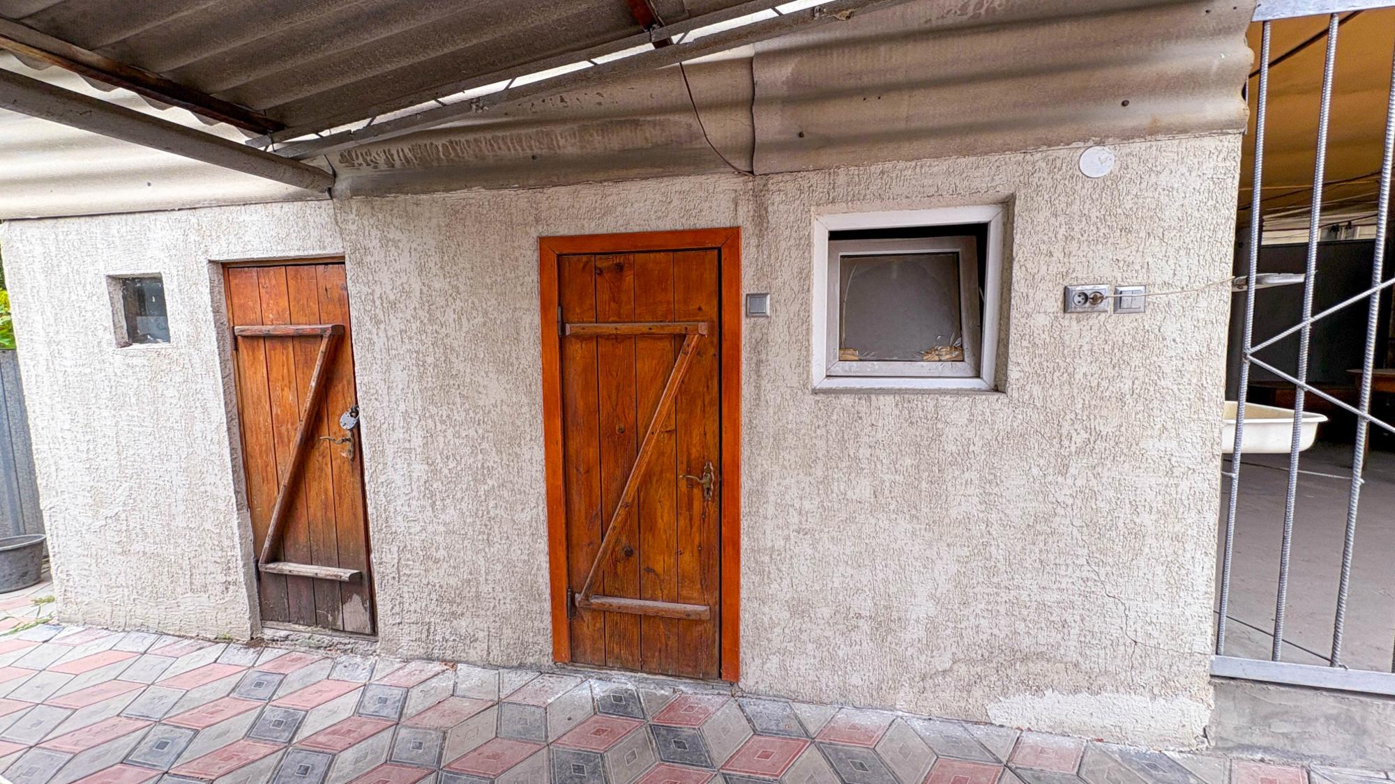 4-комнантный квартира, 200.0 м²,Тыныбаева за 45 000 000