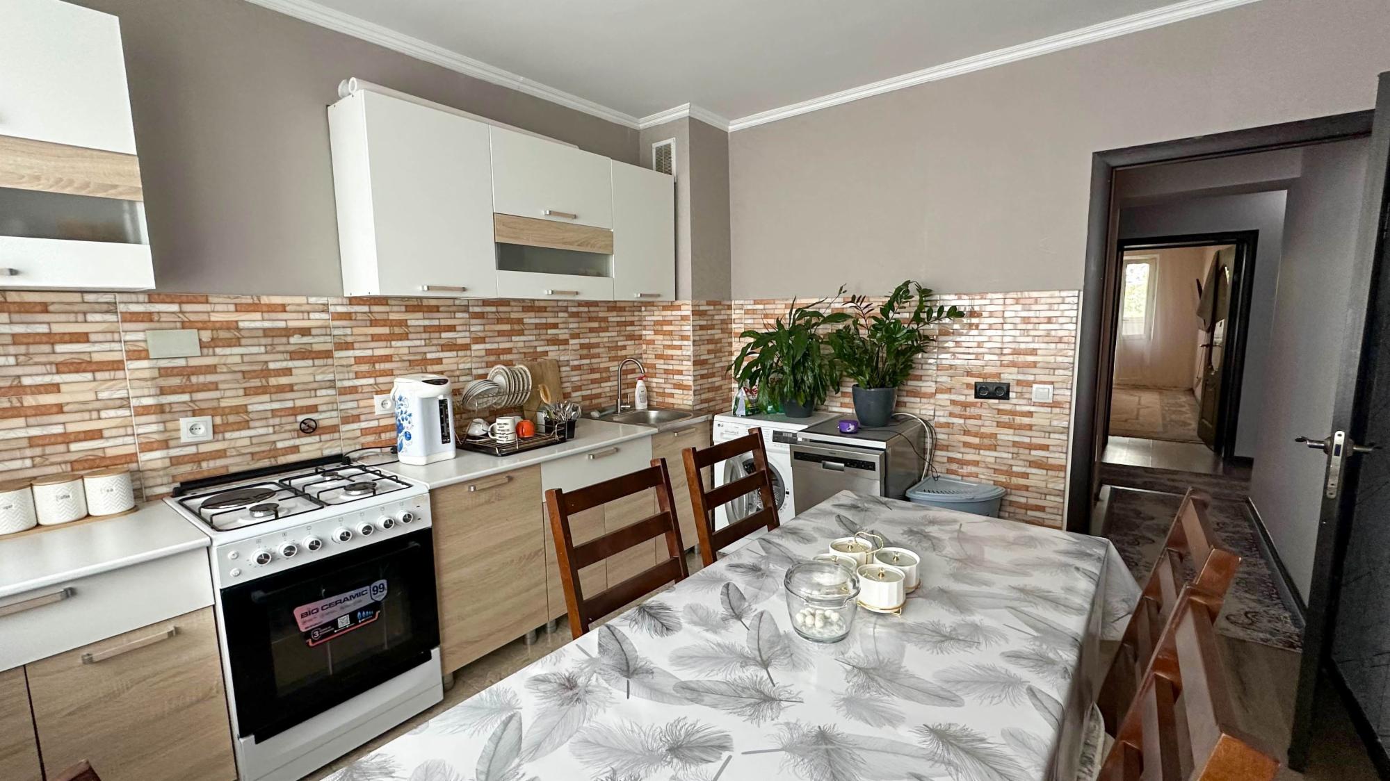 2-комнантная квартира, 64.0 м²,Абая за 16 300 000