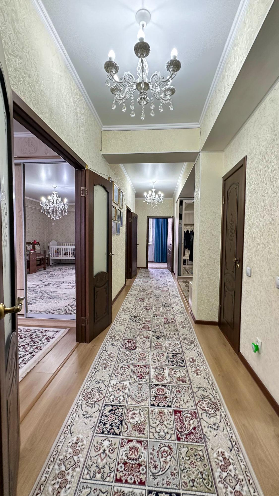 4-комнантная квартира, 111.0 м²,5 мкр за 39 000 000