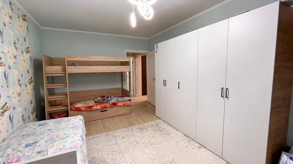 4-комнантная квартира, 92.0 м²,3 мкр за 3 500 000