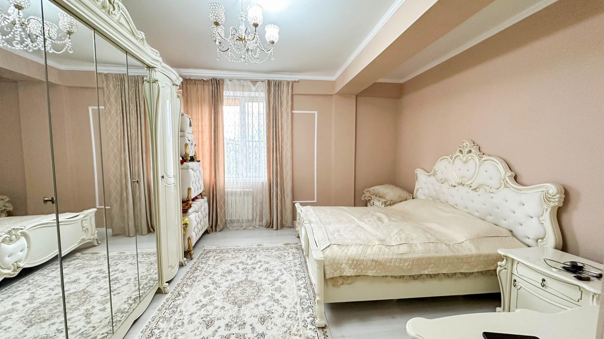 4-комнантная квартира, 130.0 м²,5 мкр за 45 000 000