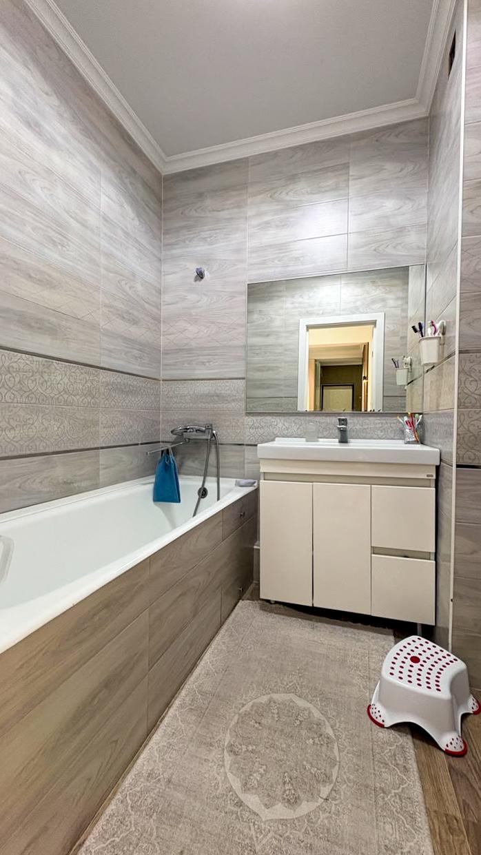3-комнантная квартира, 90.0 м²,Базарбаева за 42 000 000