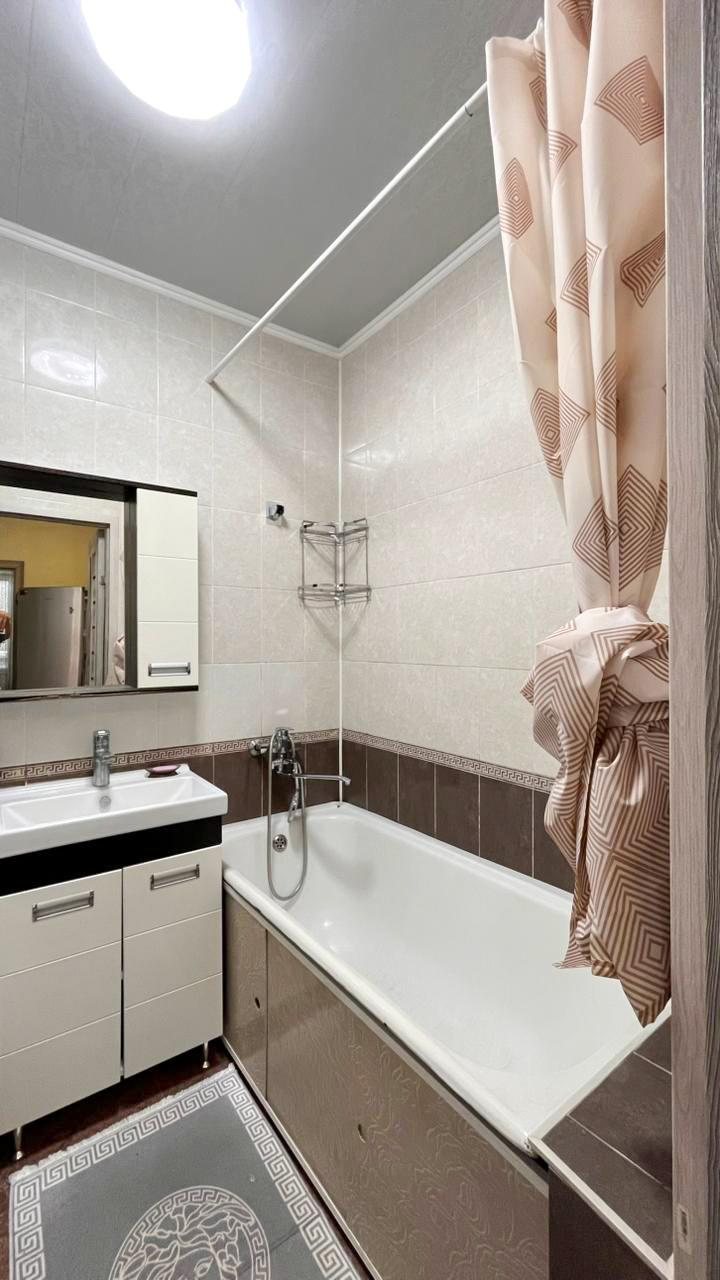 2-комнантная квартира, 42.0 м²,4 мкр за 18 000 000