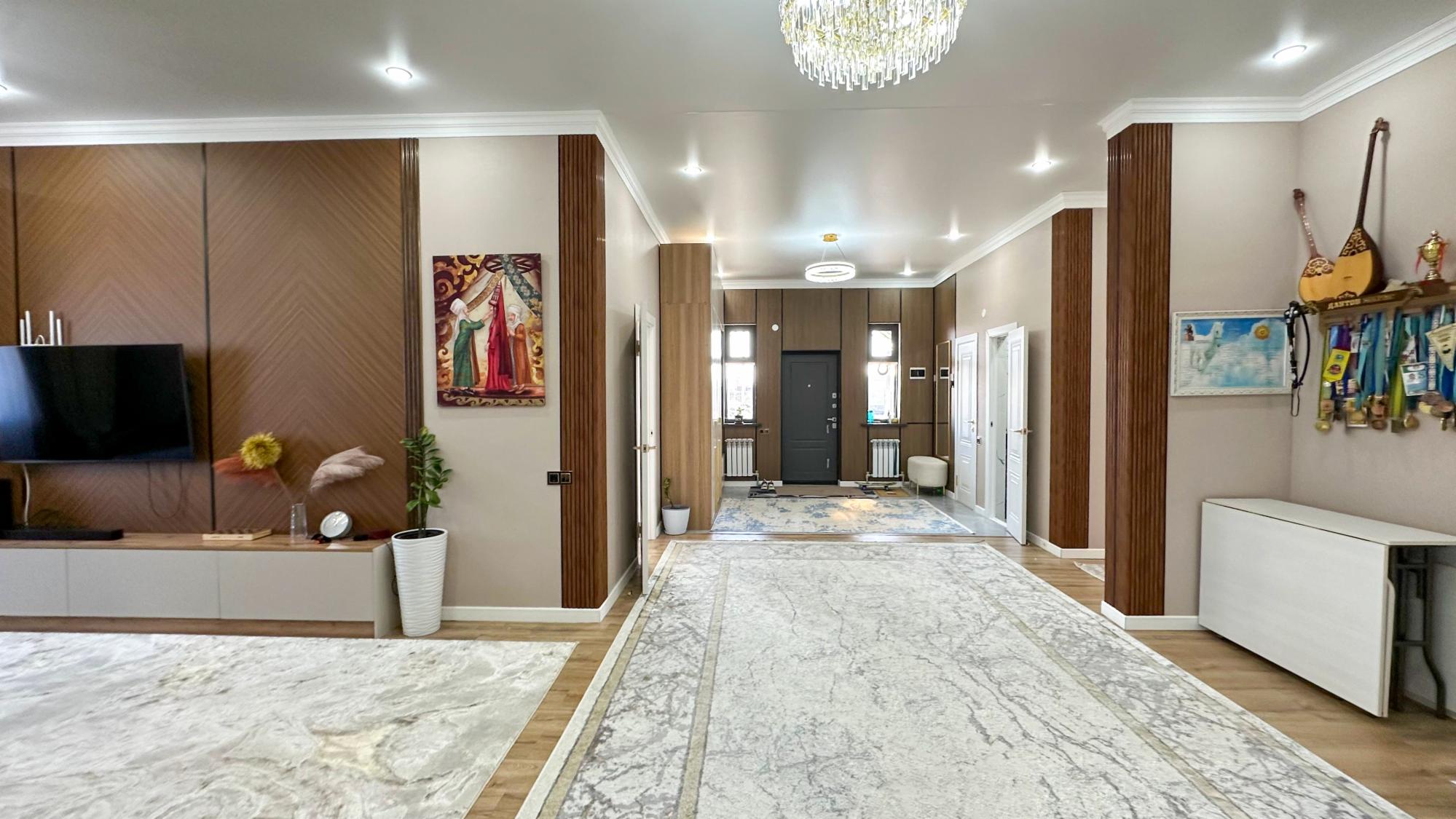 6-комнантный квартира, 200.0 м²,Байтурсынова за 57 000 000