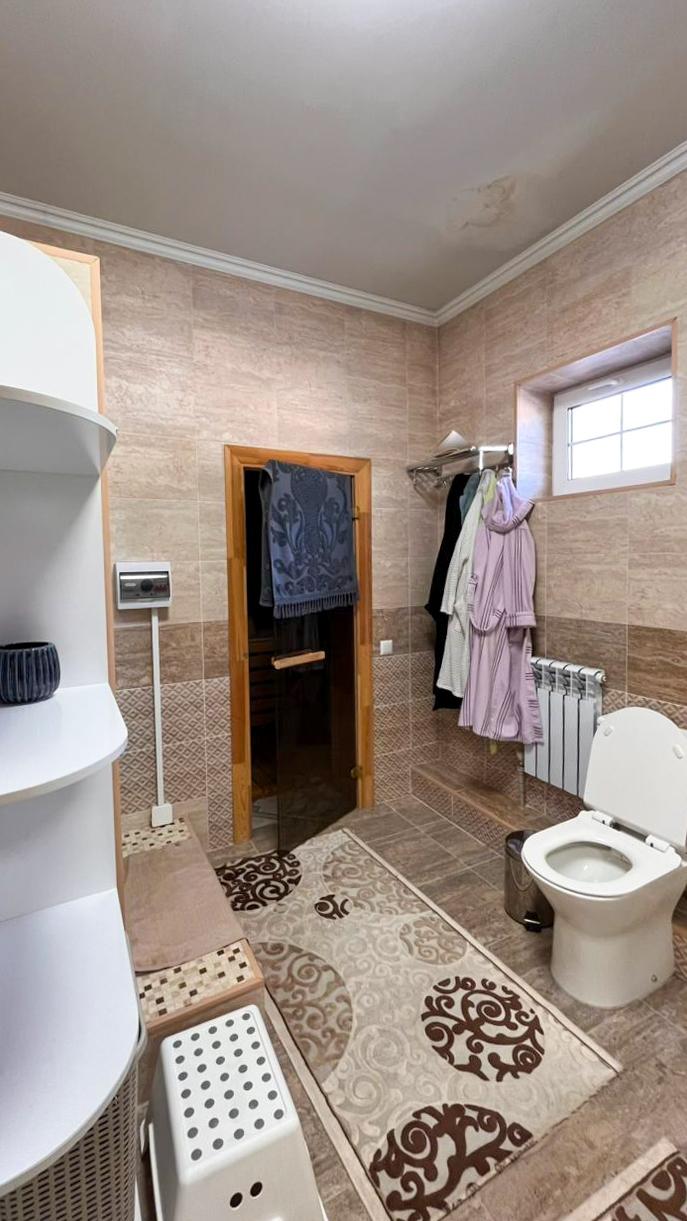 6-комнантный квартира, 300.0 м²,Базарбаева за 130 000 000