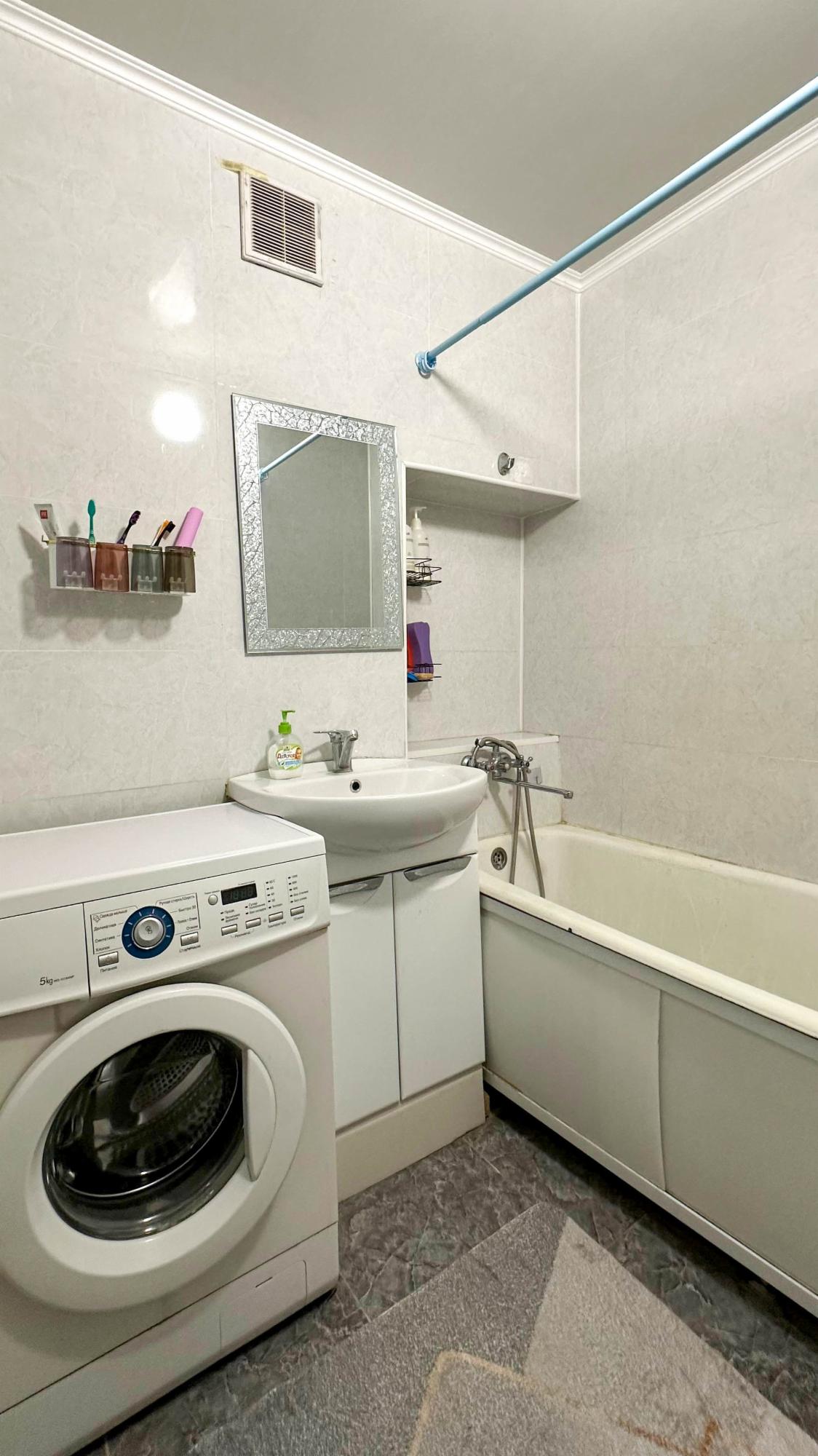 4-комнантная квартира, 70.0 м²,Абжалиева за 26 000 000