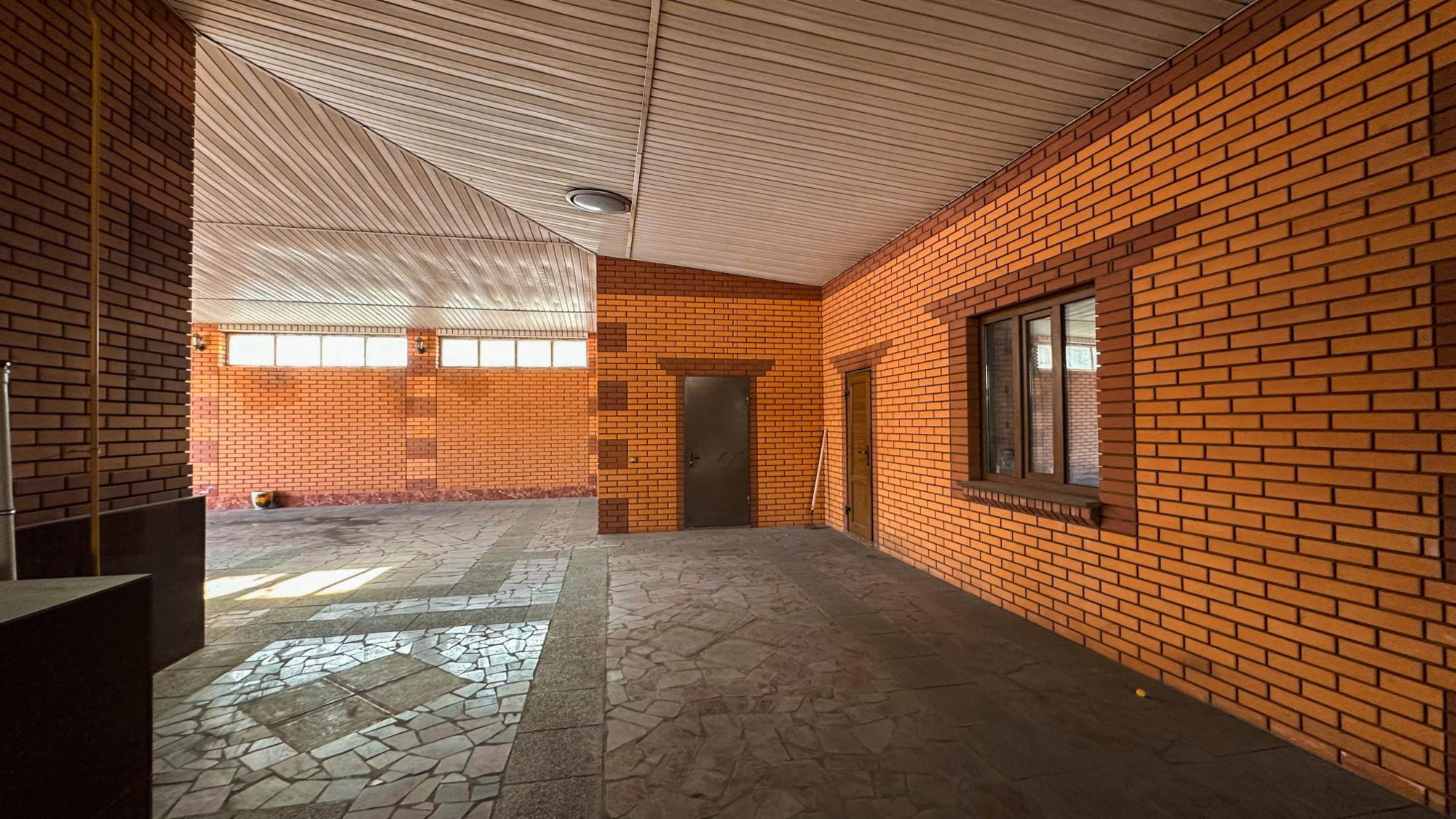 6-комнантный квартира, 250.0 м²,Толебаева за 130 000 000