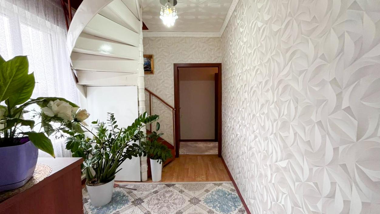 6-комнантный квартира, 120.0 м²,Берликожанова за 26 000 000