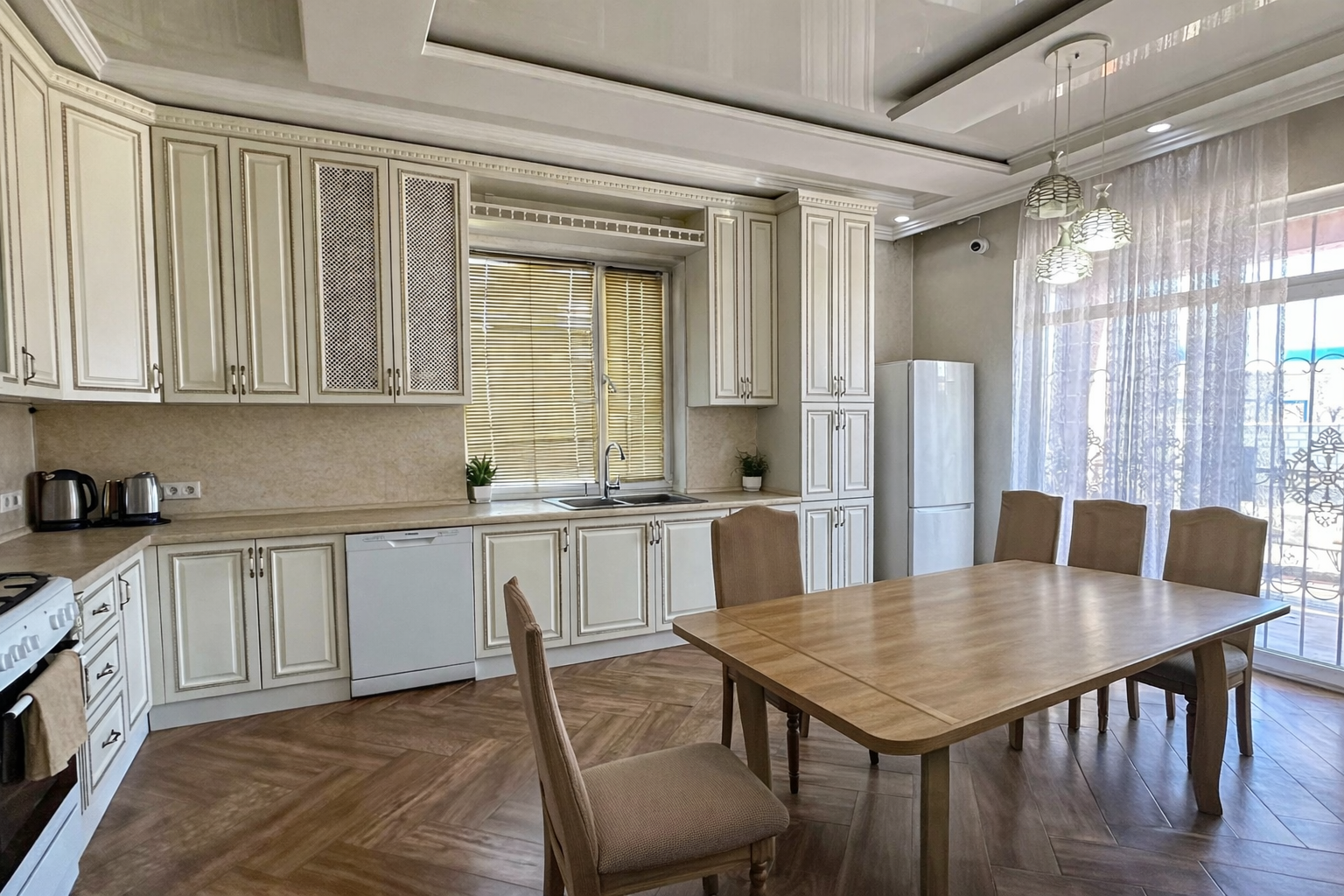8-комнантный квартира, 300.0 м²,Каратальская за 110 000 000