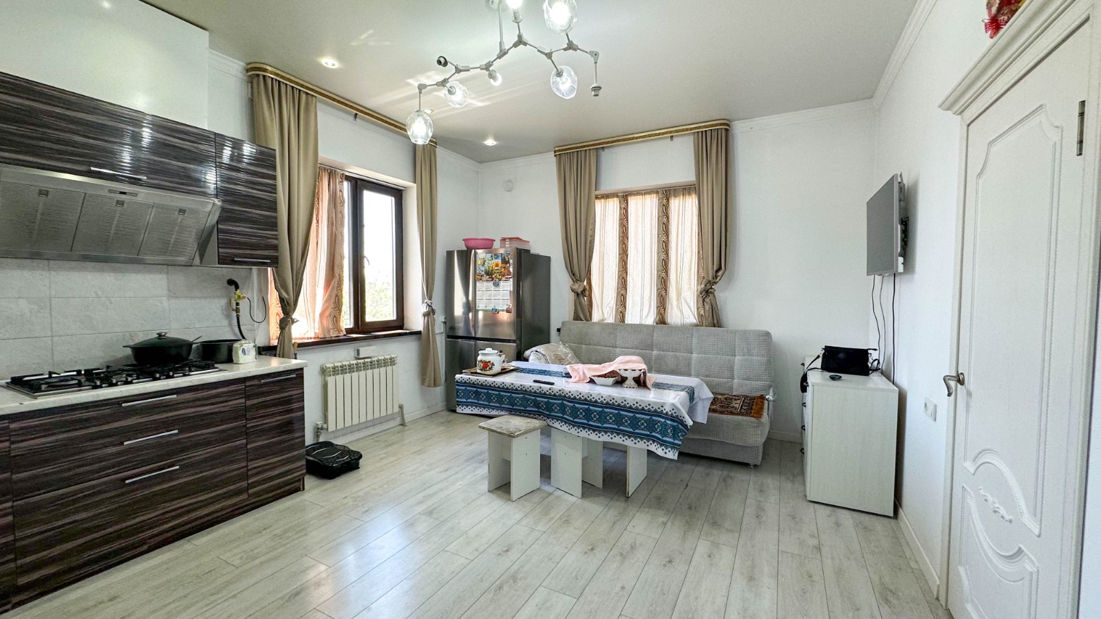 5-комнантный квартира, 197.0 м²,Айманова за 48 000 000