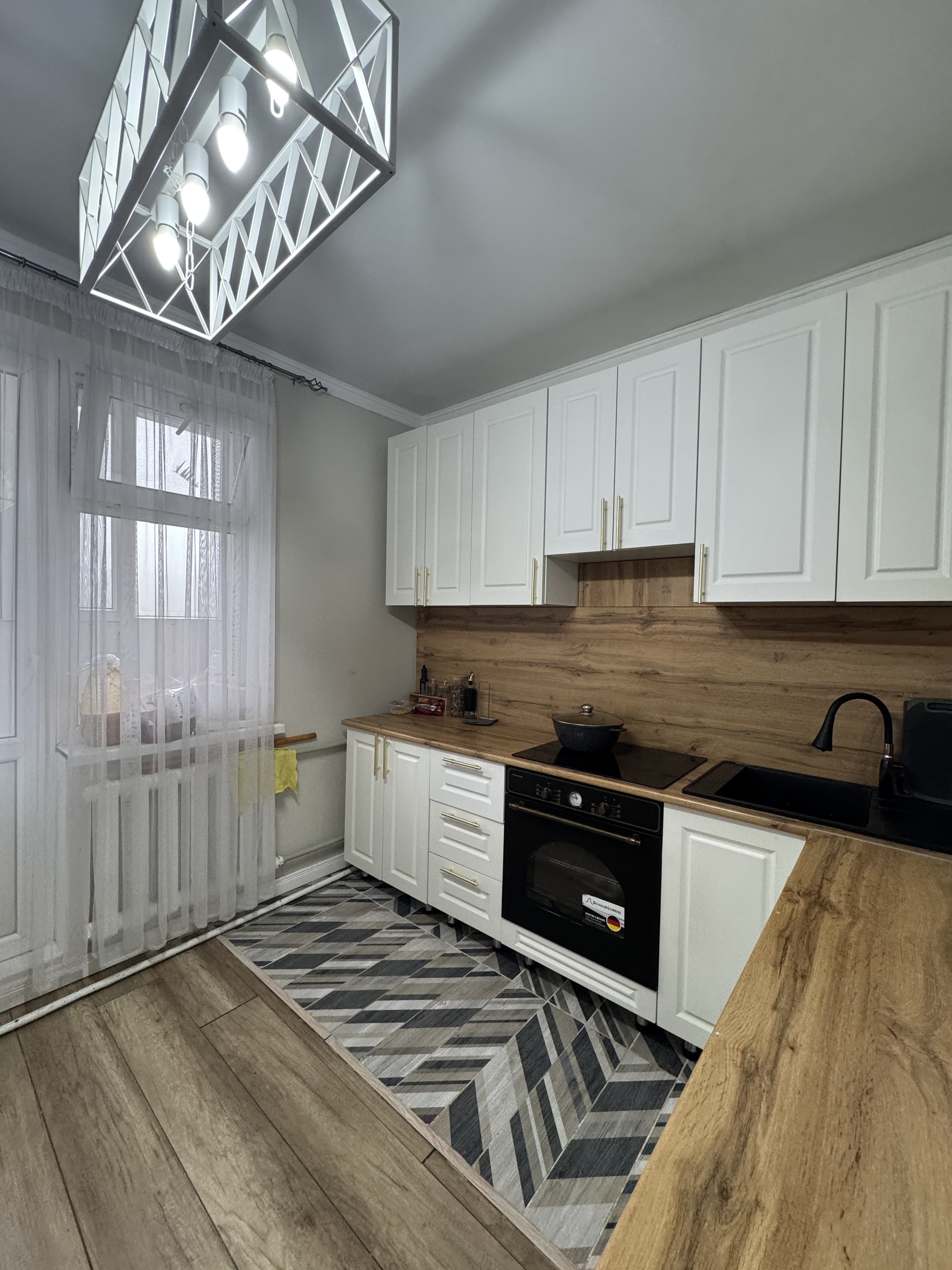 4-комнантная квартира, 92.0 м²,3 мкр за 32 000 000