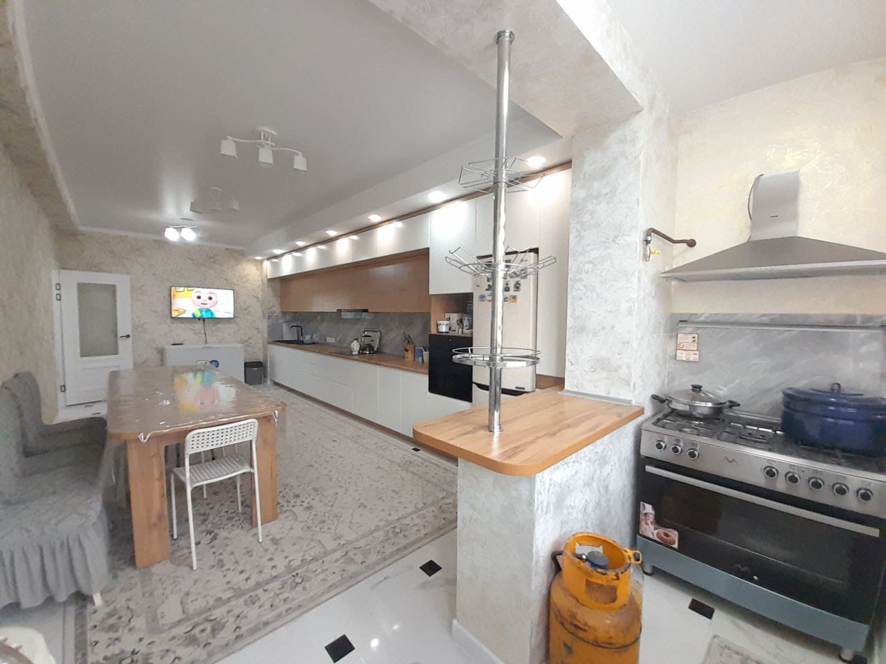 4-комнантная квартира, 150.0 м²,мкр Бирлик за 65 000 000