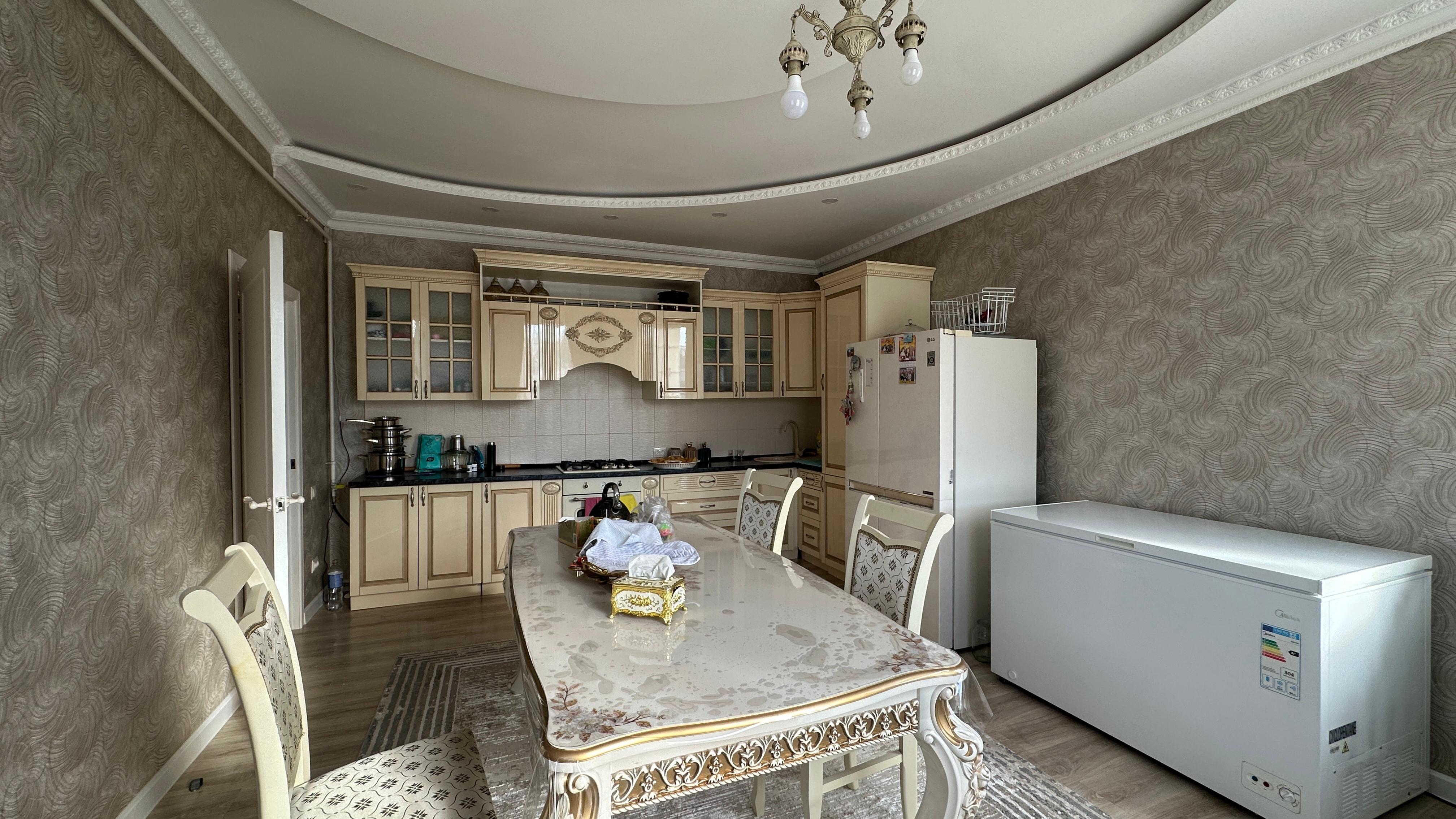 5-комнантный квартира, 180.0 м²,Нурлы Бастау за 65 000 000