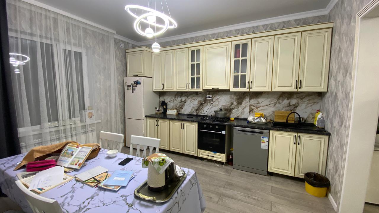 6-комнантный квартира, 150.0 м²,Нурлы Бастау за 45 000 000