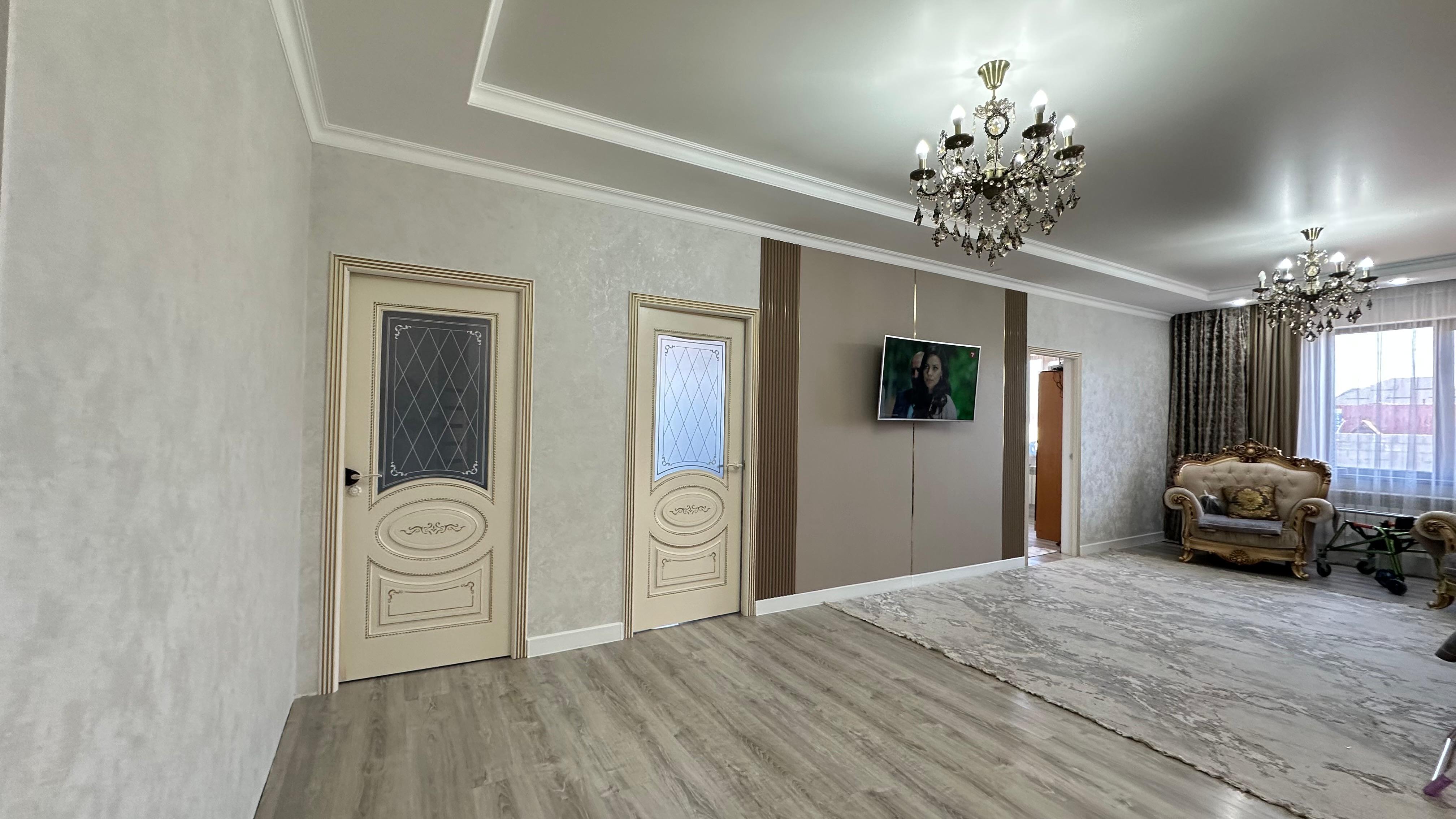 5-комнантный квартира, 133.0 м²,Желтоксан за 45 000 000