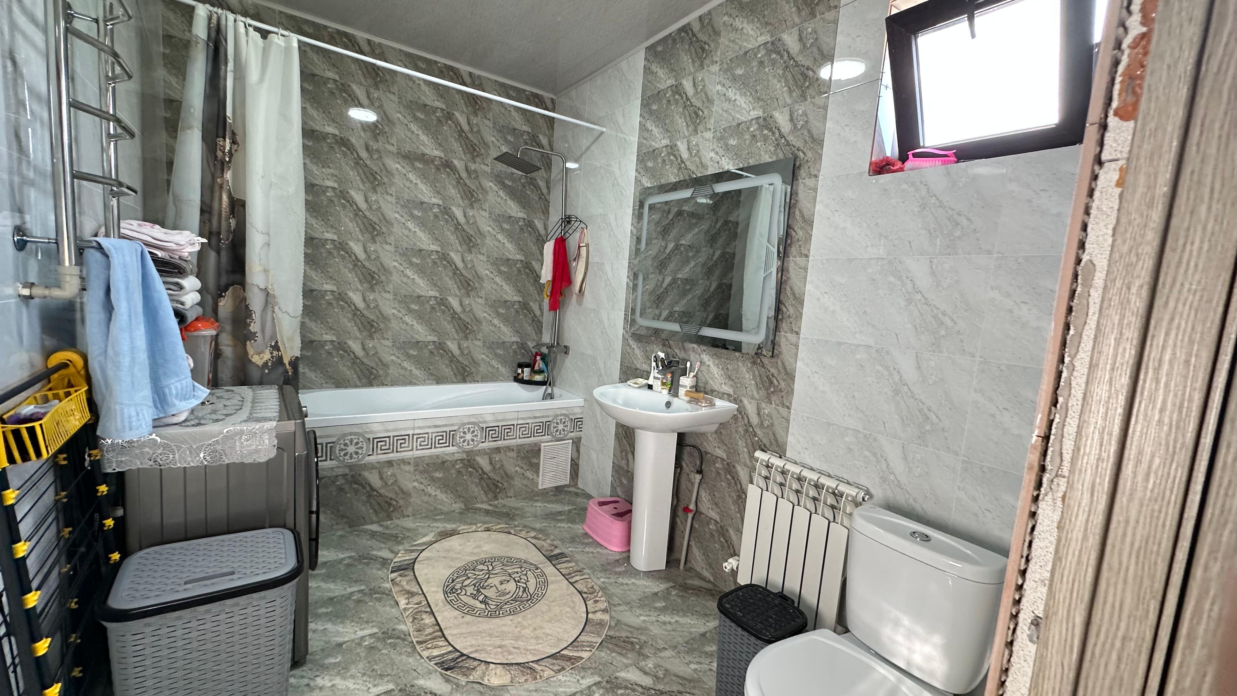 5-комнантный квартира, 133.0 м²,Желтоксан за 45 000 000