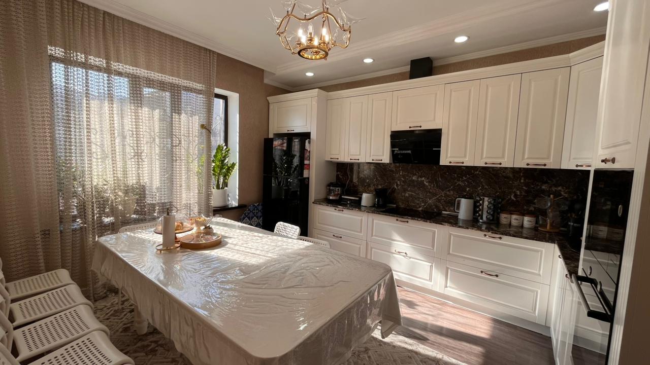 4-комнантная квартира, 93.0 м²,Есетова за 61 200 000