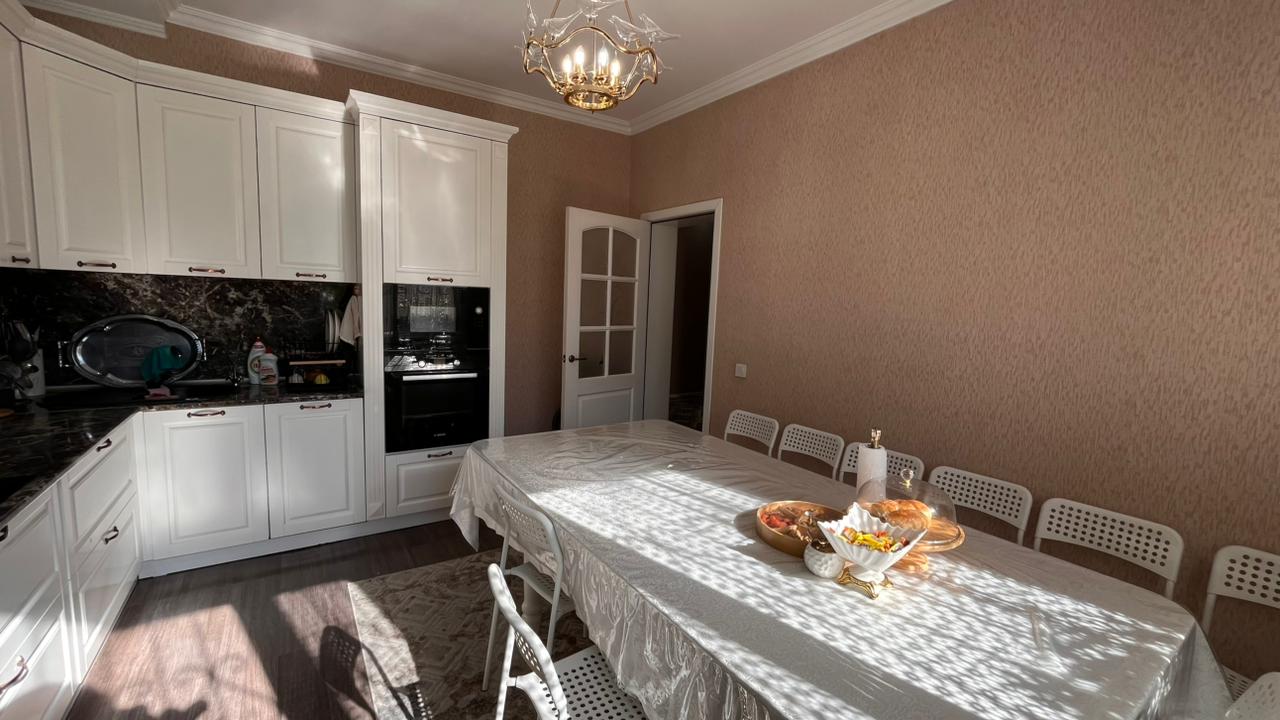 4-комнантная квартира, 93.0 м²,Есетова за 61 200 000