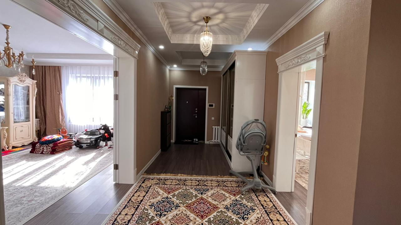 4-комнантная квартира, 93.0 м²,Есетова за 61 200 000