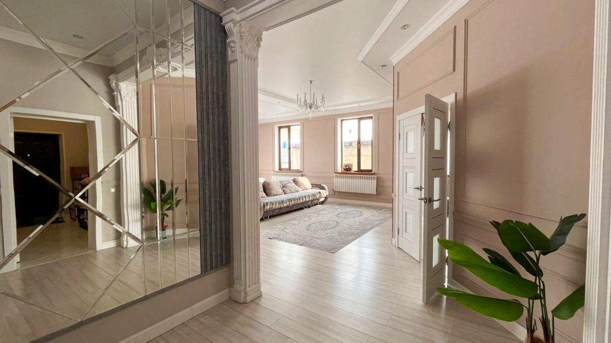 5-комнантный квартира, 170.0 м²,Кудерина за 55 000 000