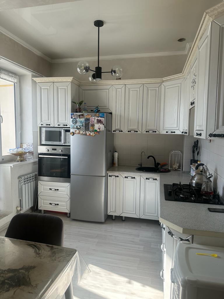4-комнантная квартира, 100.0 м²,Абая за 38 000 000