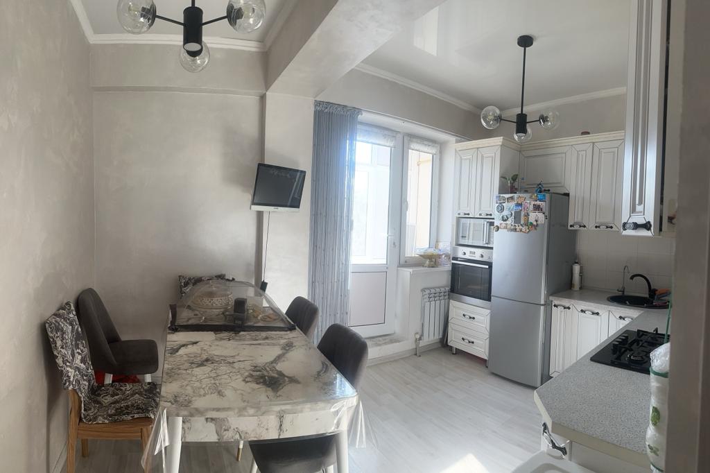4-комнантная квартира, 100.0 м²,Абая за 38 000 000