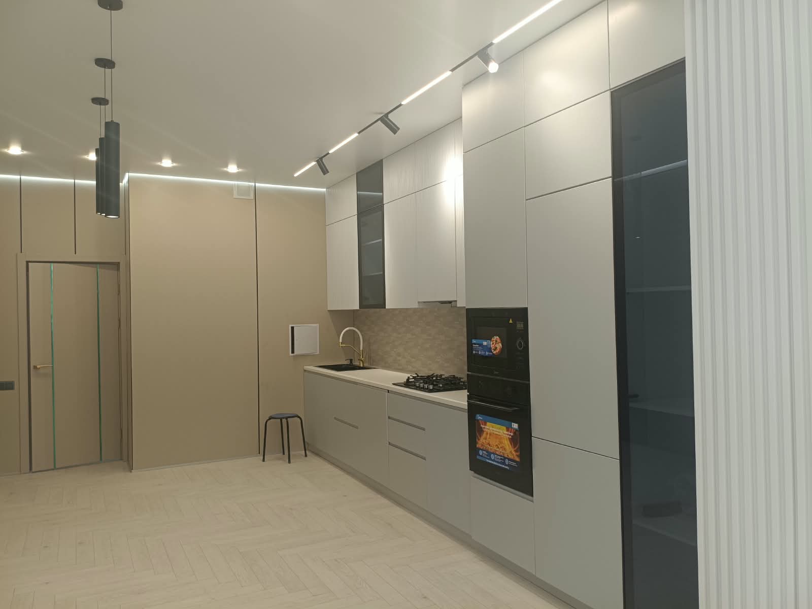 2-комнантная квартира, 99.0 м²,Абая за 58 000 000