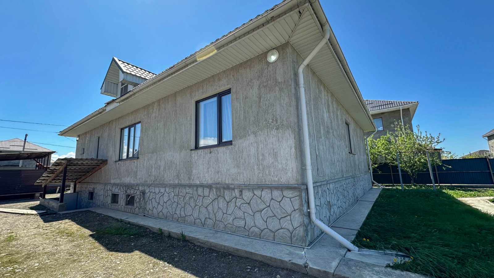 4-комнантный квартира, 197.0 м²,Айманова за 50 000 000