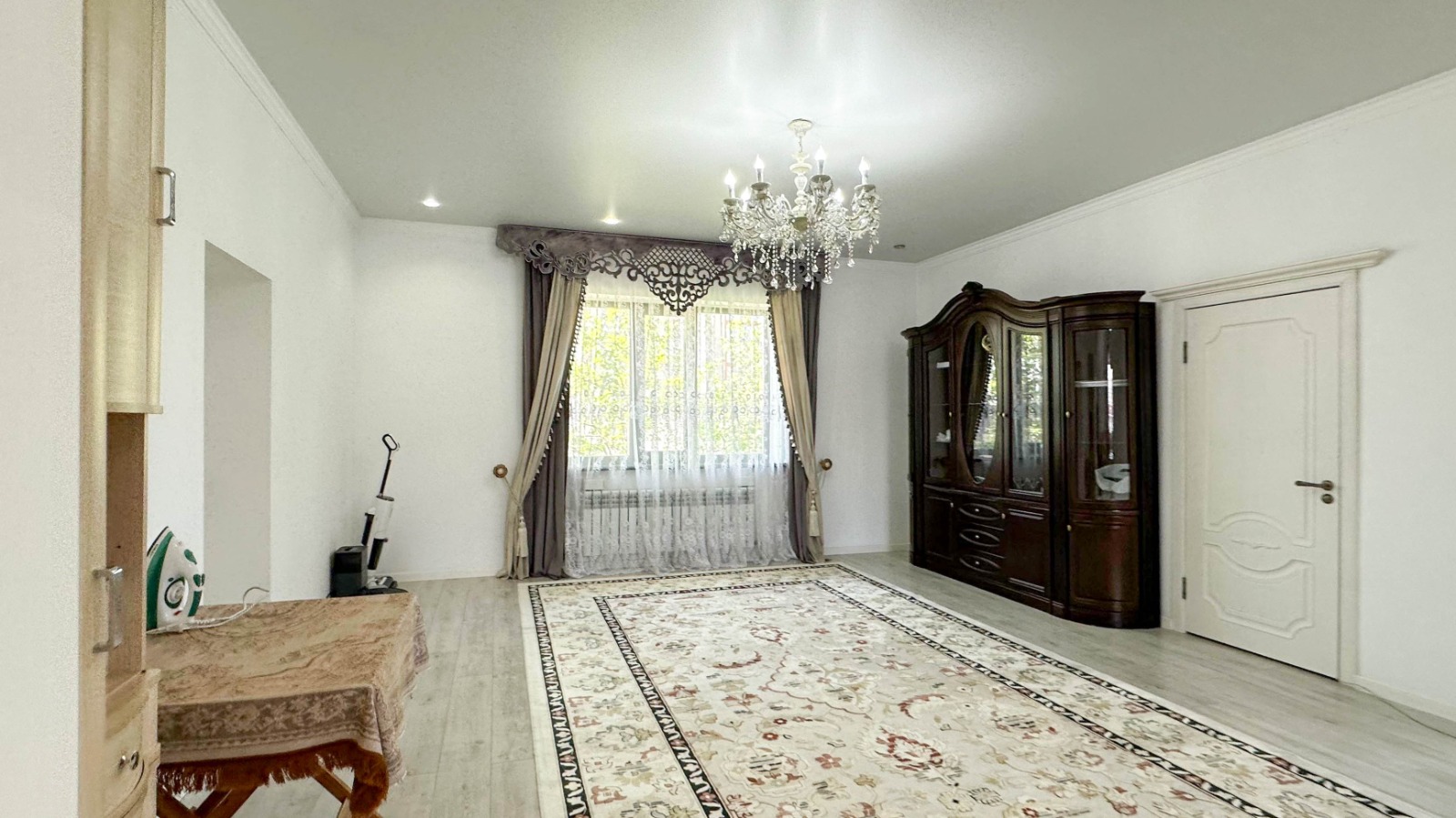 4-комнантный квартира, 197.0 м²,Айманова за 50 000 000