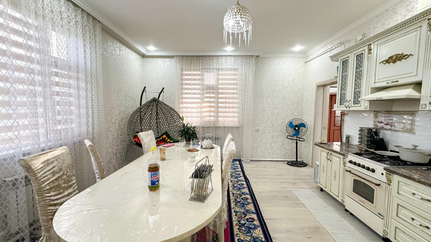 5-комнантный квартира, 141.0 м²,Амангельды за 40 000 000