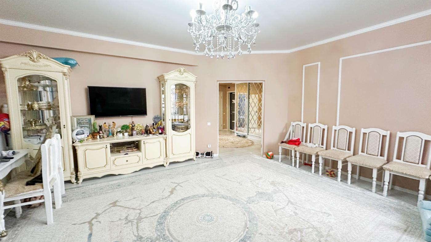 4-комнантная квартира, 130.0 м²,мкр Самал за 45 000 000