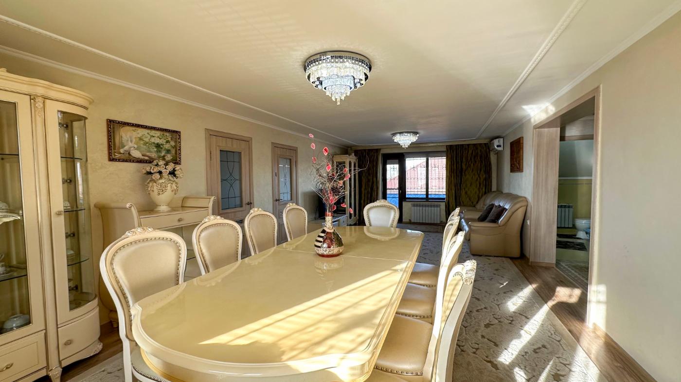 7-комнантный квартира, 223.0 м²,Гаухар Ана за 130 000 000