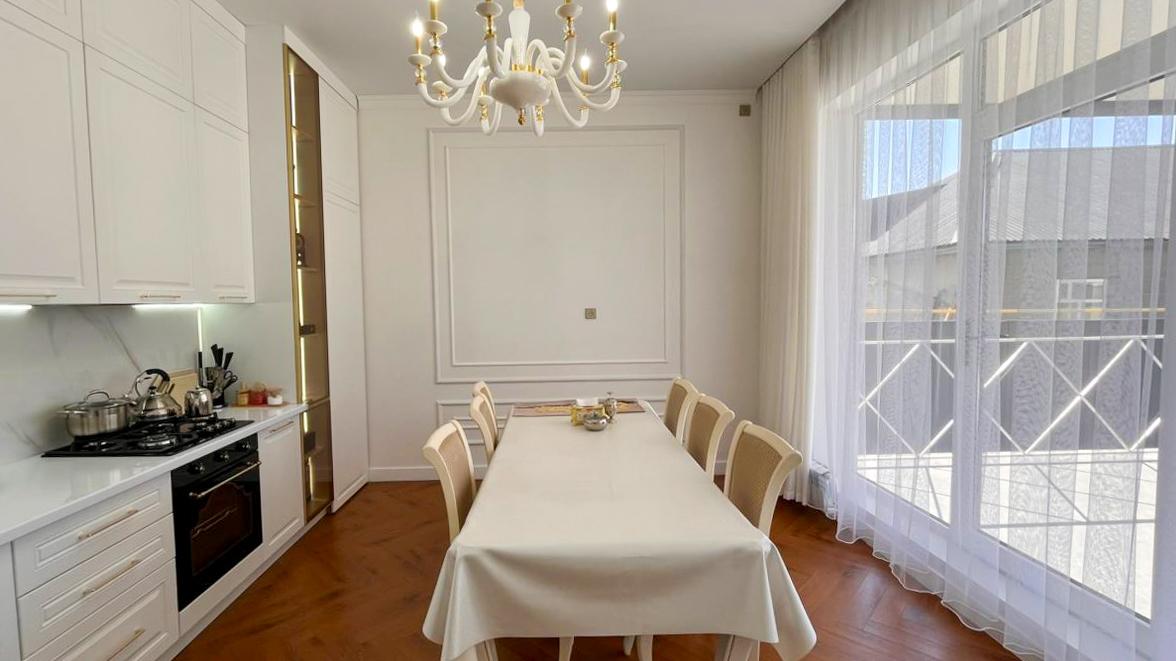 4-комнантный квартира, 134.0 м²,Майстюка за 57 000 000