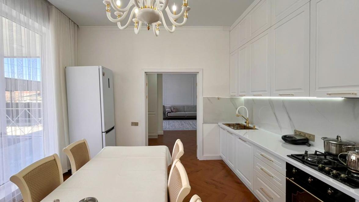 4-комнантный квартира, 134.0 м²,Майстюка за 57 000 000