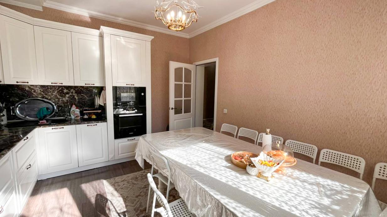 4-комнантный квартира, 92.0 м²,Есетова за 61 200 000