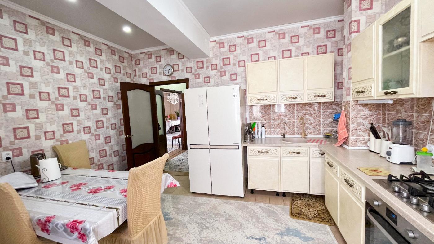 4-комнантная квартира, 112.0 м²,5 мкр за 40 000 000