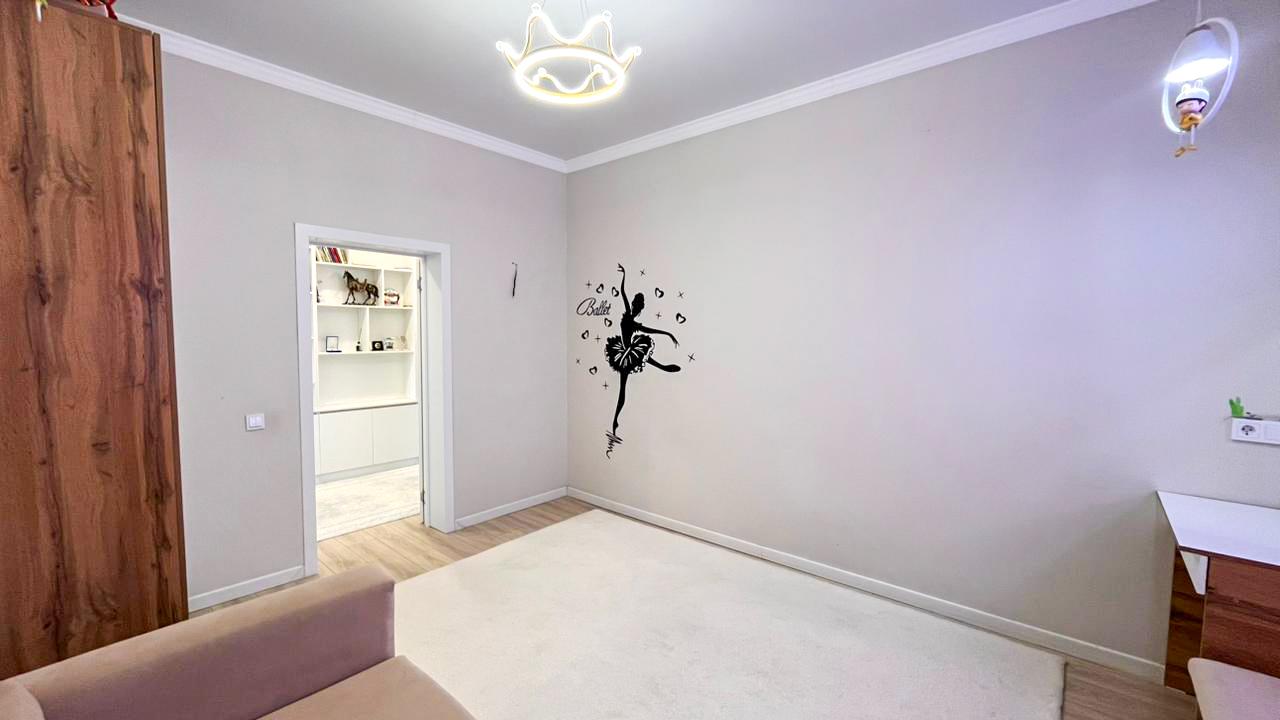 5-комнантный квартира, 200.0 м²,Жазиралы за 65 500 000