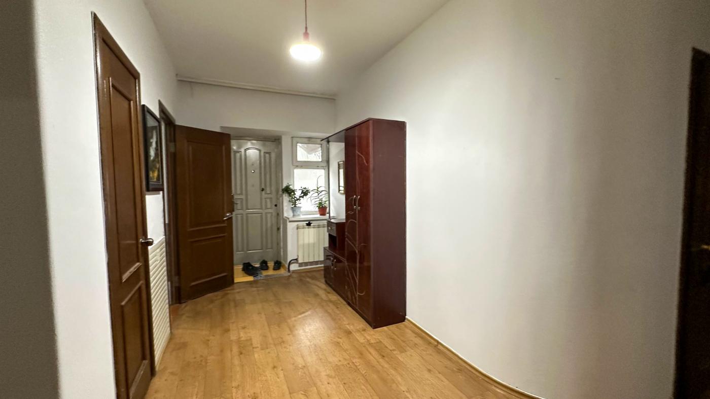4-комнантный квартира, 126.0 м²,Казахстанская за 45 000 000