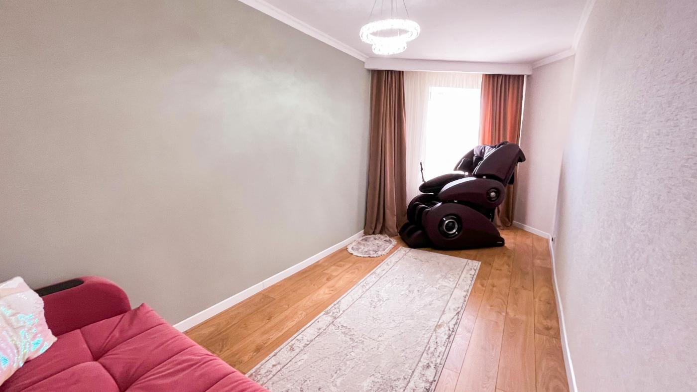 5-комнантная квартира, 96.0 м²,4 мкр за 35 000 000