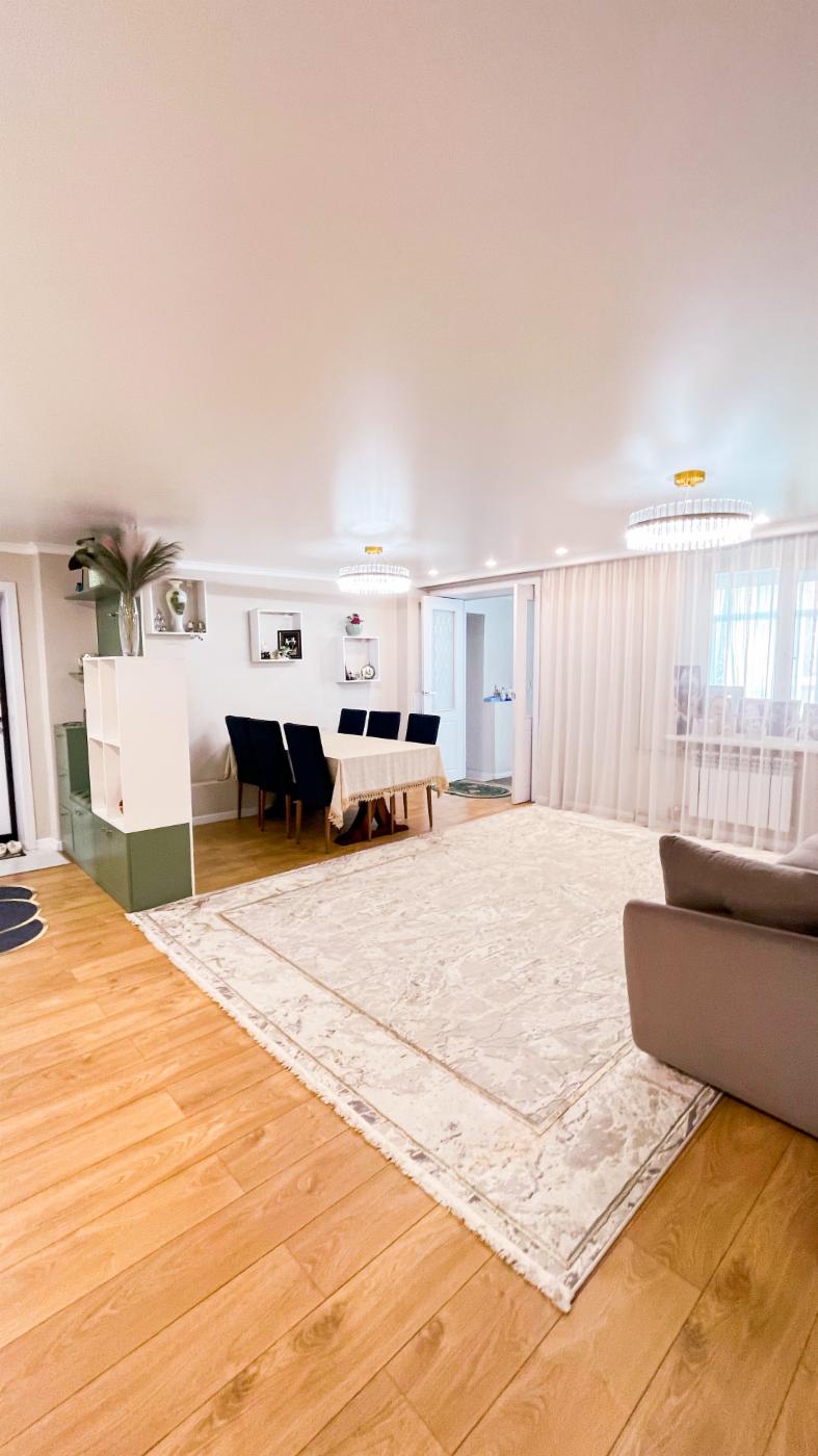 5-комнантная квартира, 100.0 м²,4 мкр за 35 000 000