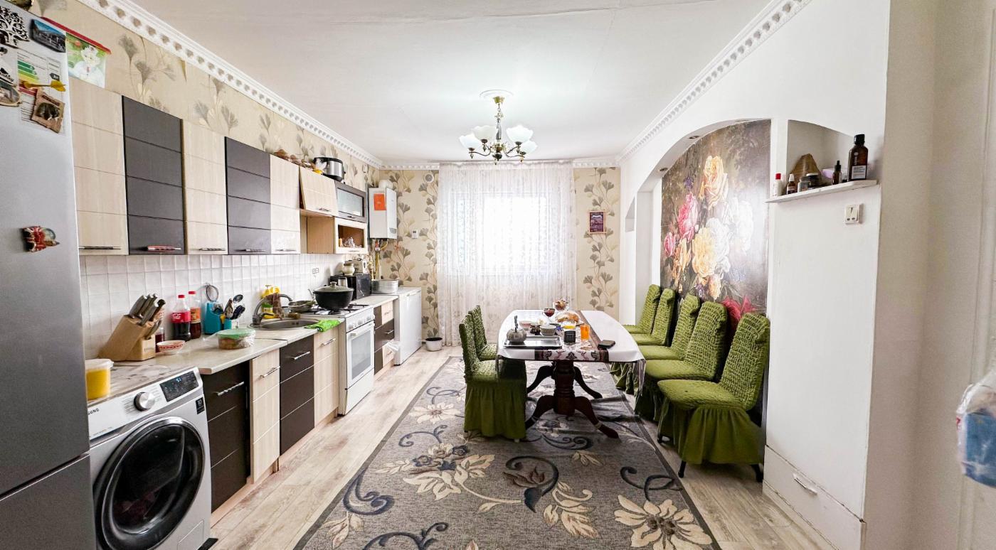 5-комнантный квартира, 108.0 м²,Берликожанова за 14 000 000