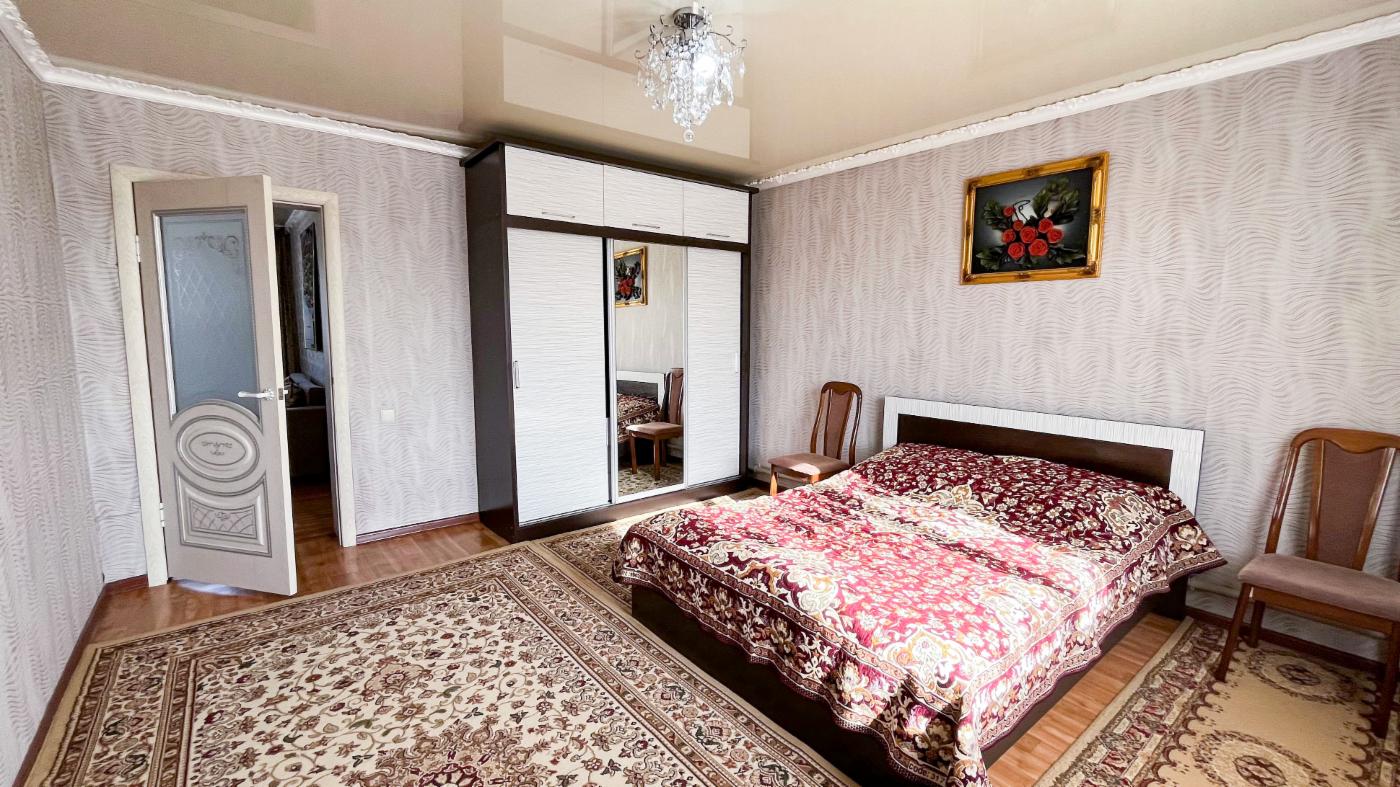 7-комнантный квартира, 200.0 м²,Сыртанова за 37 000 000