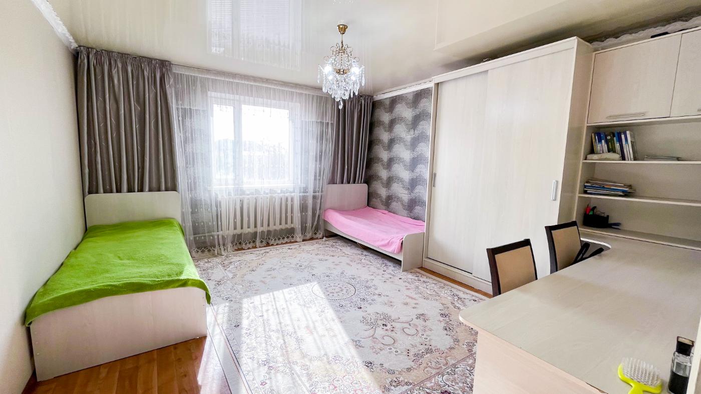 7-комнантный квартира, 200.0 м²,Сыртанова за 37 000 000