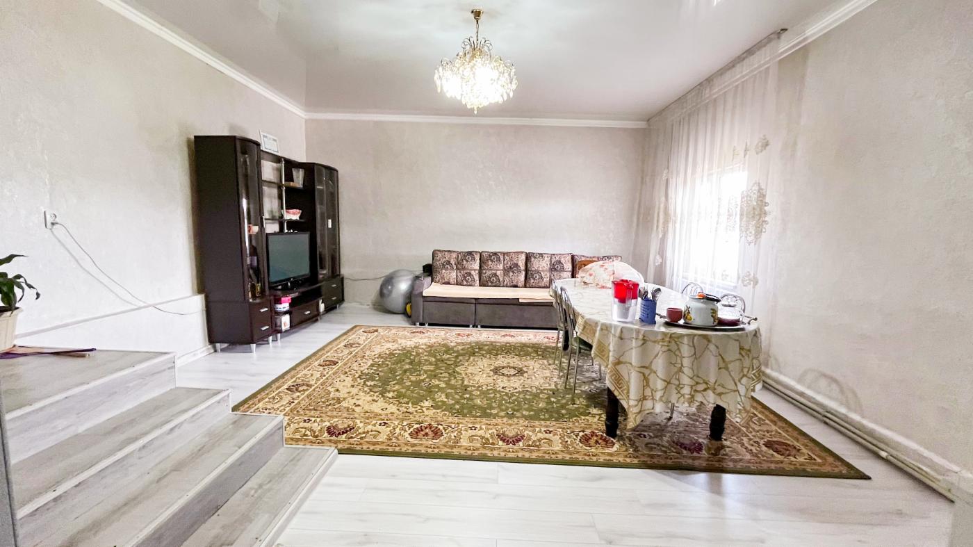 7-комнантный квартира, 200.0 м²,Сыртанова за 37 000 000