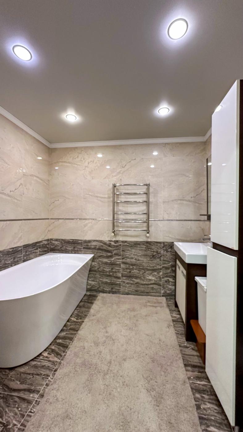 8-комнантный квартира, 290.0 м²,Гагарина за 135 000 000