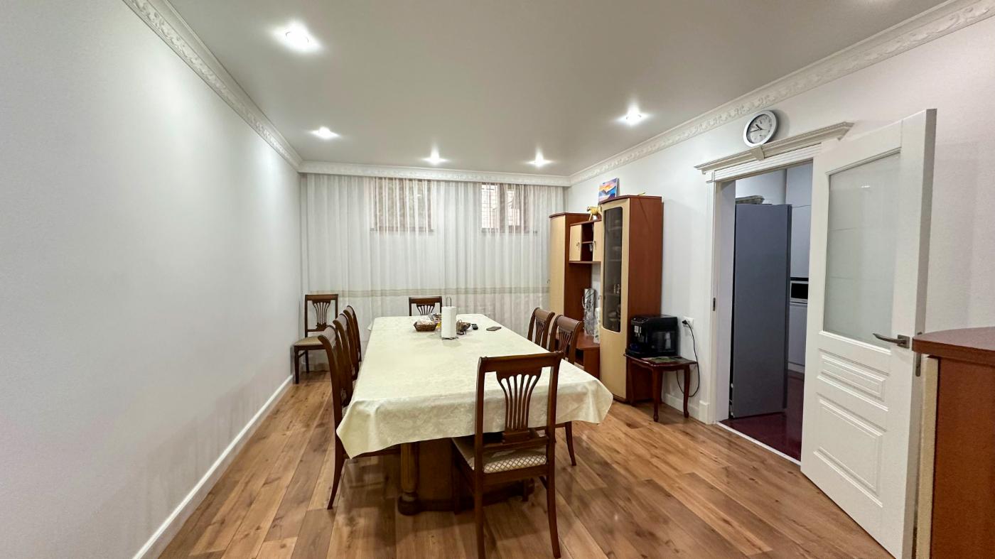 8-комнантный квартира, 290.0 м²,Гагарина за 135 000 000