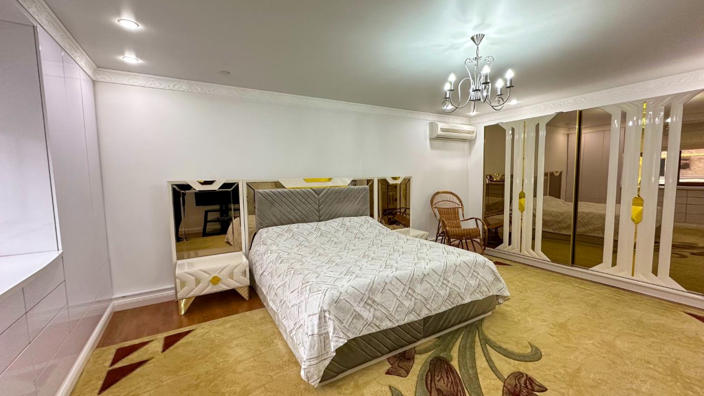 8-комнантный квартира, 290.0 м²,Гагарина за 135 000 000