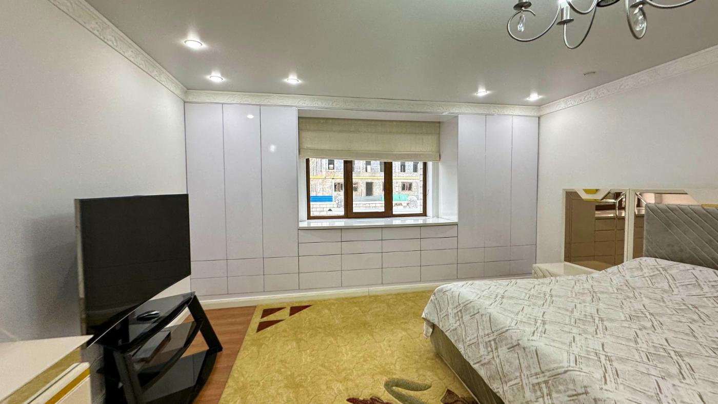 8-комнантный квартира, 290.0 м²,Гагарина за 135 000 000