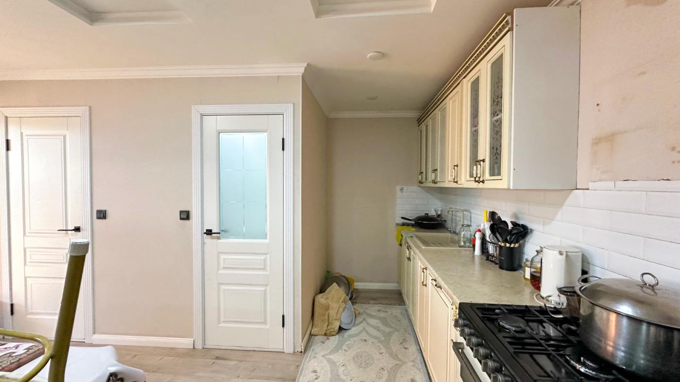 6-комнантный квартира, 220.0 м²,Салтанат за 140 000 000